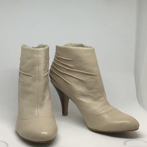 NIne West Beige “IDINAO” Beige Short Bootie